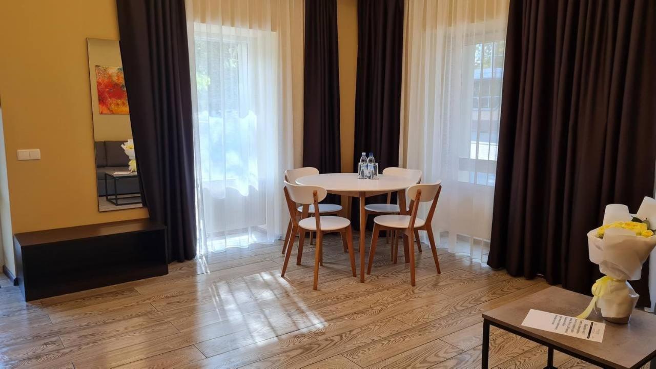 Hotel Atmosphere Πολτάβα Εξωτερικό φωτογραφία